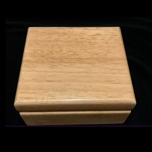 New solid wooden jewelry or watch box